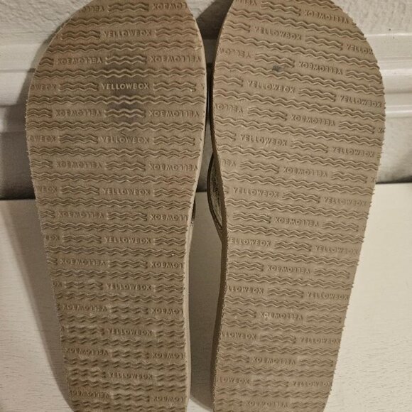 Women's Yellow Box Flip Flop Macai Taupe Size 10M - Picture 2 of 2